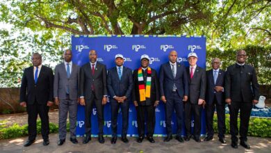 Emmerson Mnangagwa visita parque Industrial de Beluluane na província de Maputo