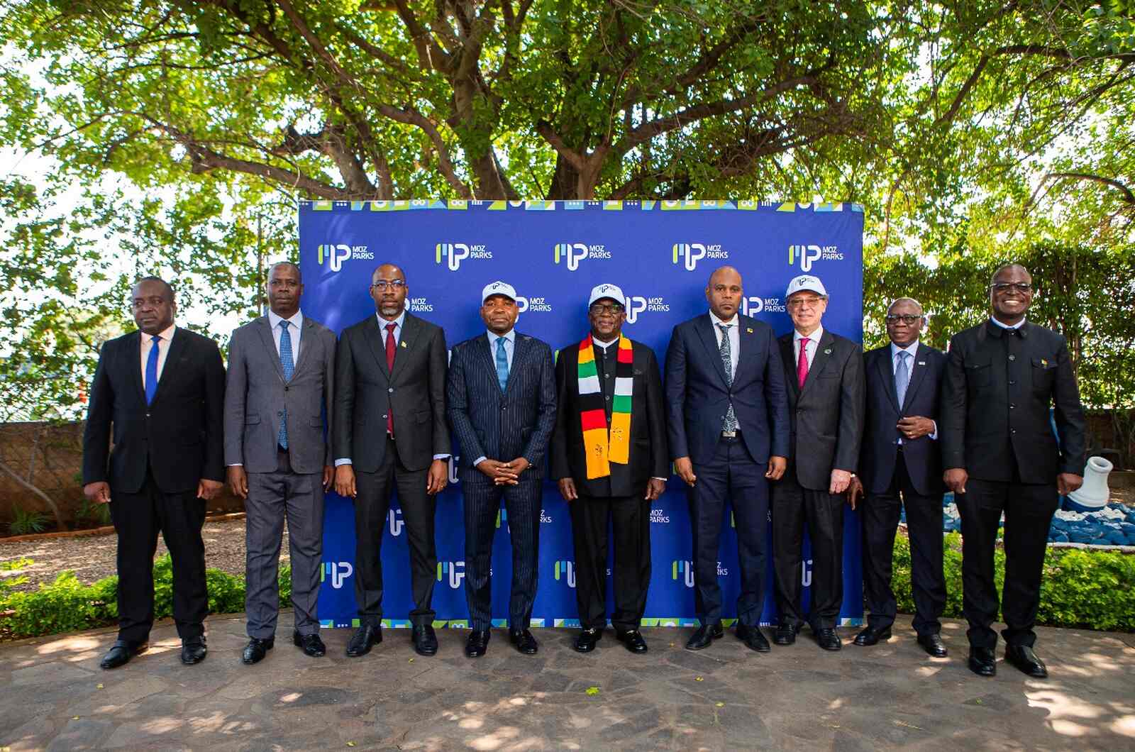 Emmerson Mnangagwa visita parque Industrial de Beluluane na província de Maputo