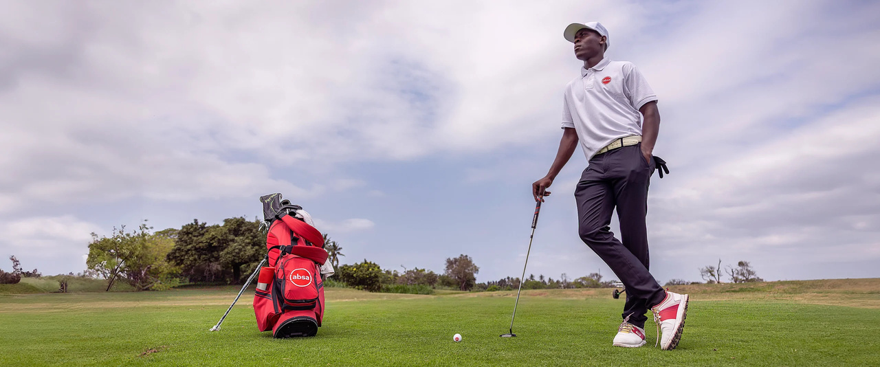 Golfista Salomão Júnior Recebe Apoio do Absa Para Impulsionar a Sua Carreira • Diário Económico