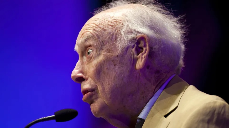 Morreu James Watson, que descobriu a estrutura do ADN. Tinha 97 anos