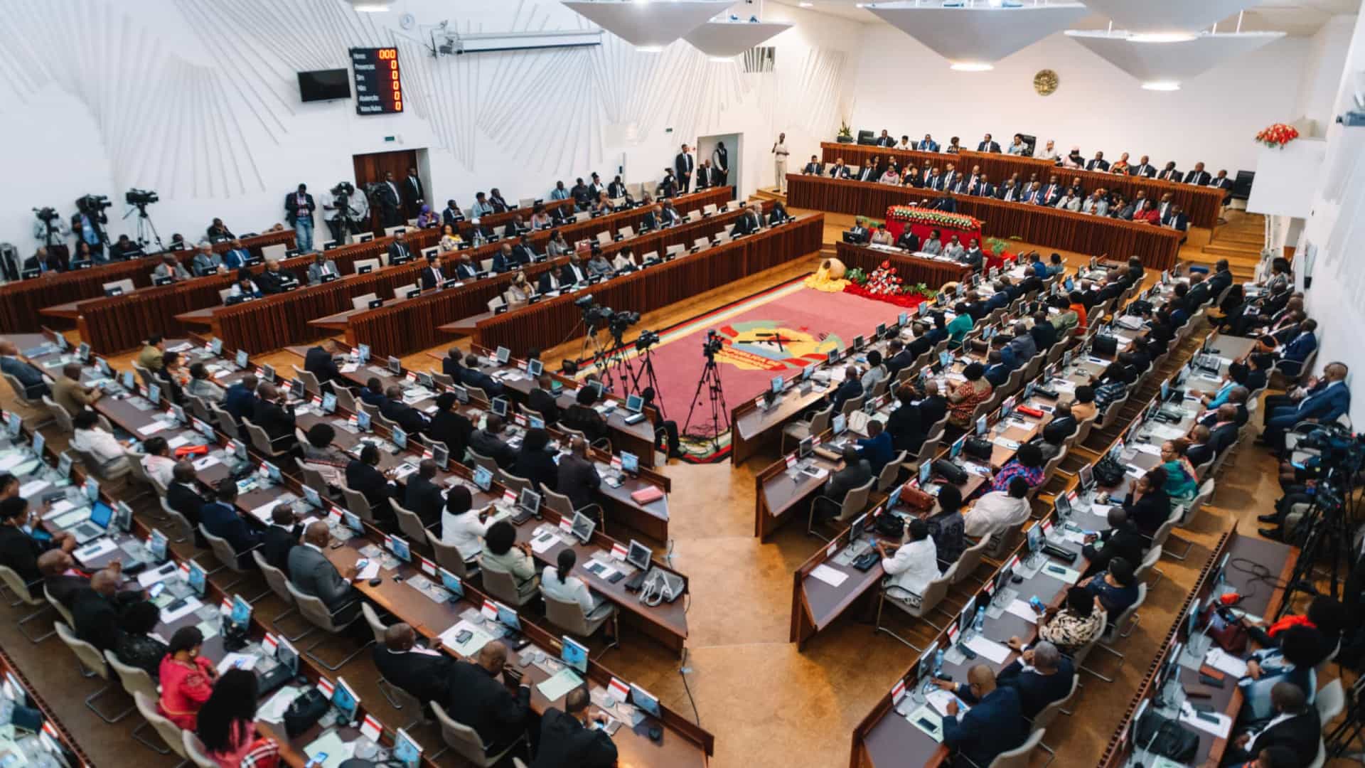 Parlamento Valida Conta Geral do Estado 2024 Sob Protesto Unânime da Oposição • Diário Económico