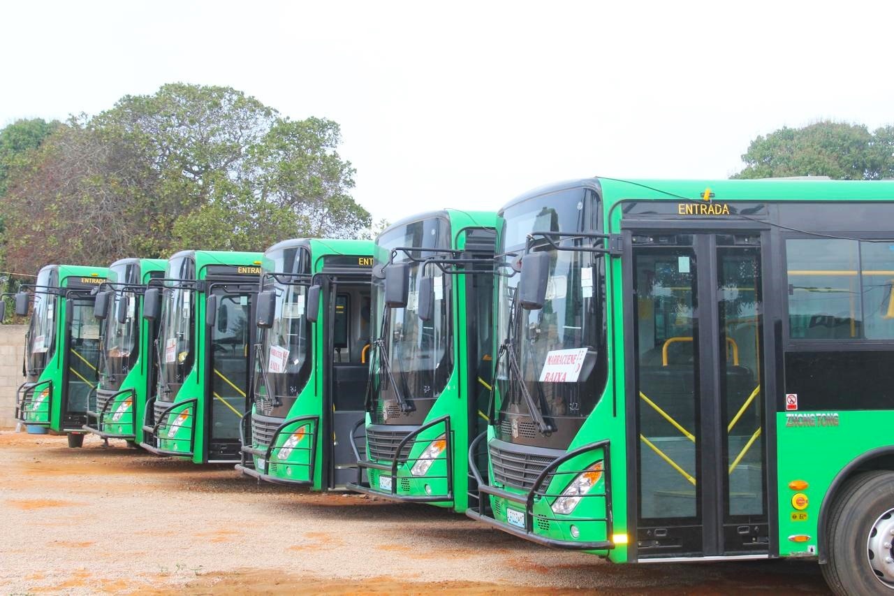 Cerca de 300 Autocarros Serão Distribuídos Este Ano em 36 Municípios • Diário Económico