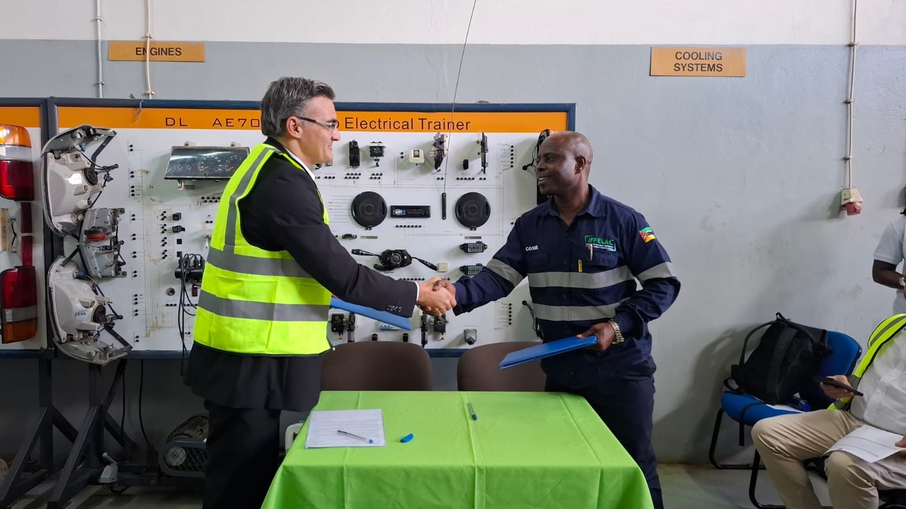 CFAO Mobility Mozambique Doa Motores Land Cruiser 300 Para Apoiar a Aprendizagem Prática de Estudantes • Diário Económico
