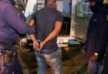 Polícia sul-africana detém cinco pessoas por roubo em Hammarsdale durante protestos